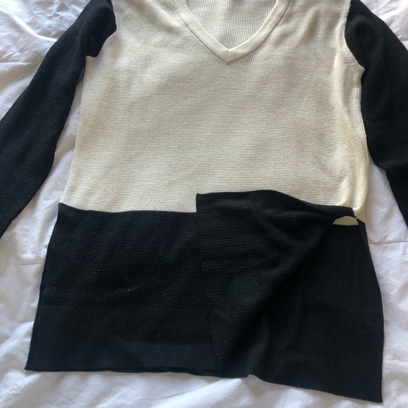 Vince Camuto Color Block Sweatet - Picture 3 of 6